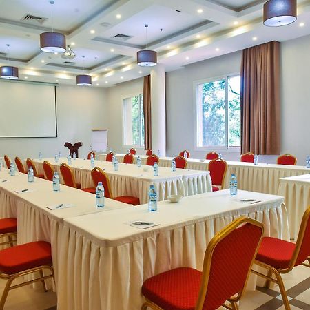 Admas Grand Hotel Entebbe Buitenkant foto