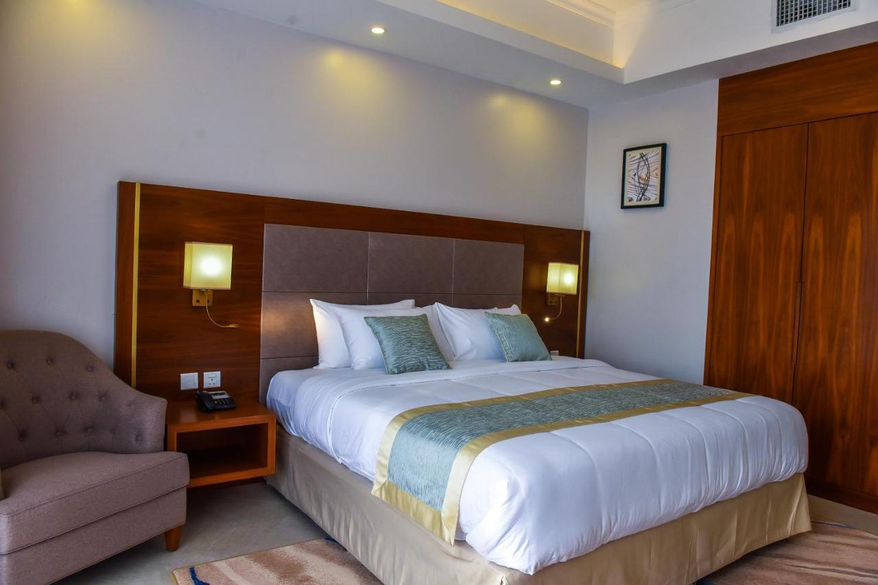 Admas Grand Hotel Entebbe Buitenkant foto