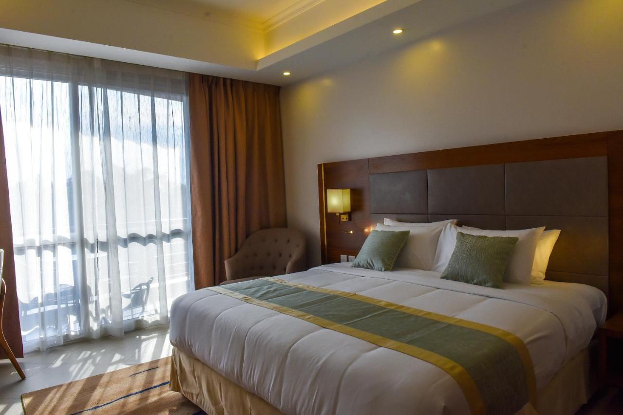 Admas Grand Hotel Entebbe Buitenkant foto