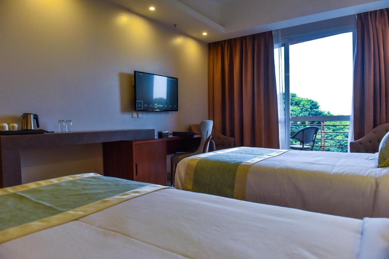 Admas Grand Hotel Entebbe Buitenkant foto