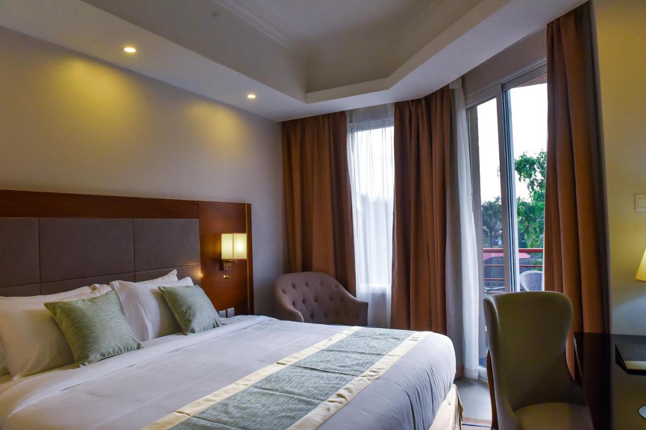Admas Grand Hotel Entebbe Buitenkant foto