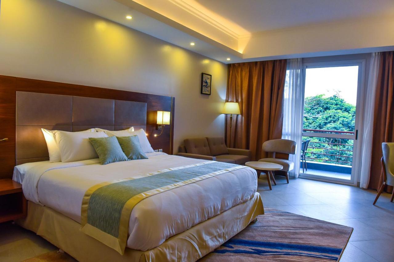 Admas Grand Hotel Entebbe Buitenkant foto