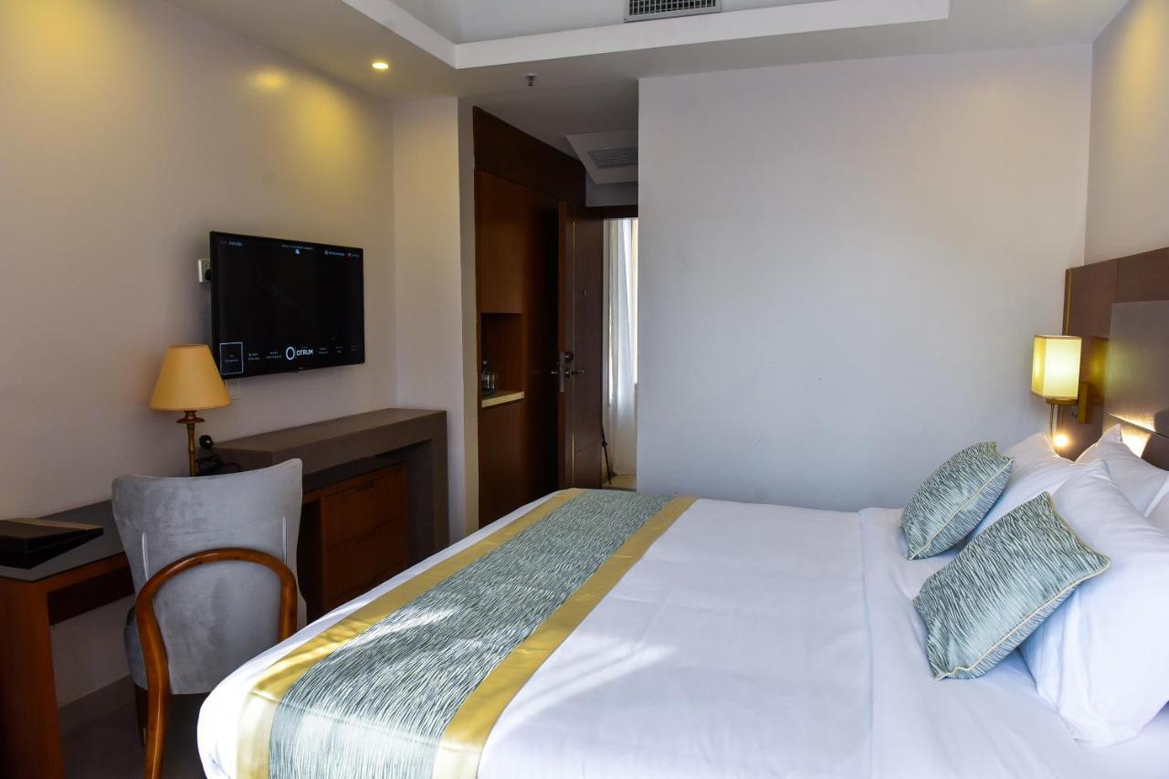 Admas Grand Hotel Entebbe Buitenkant foto