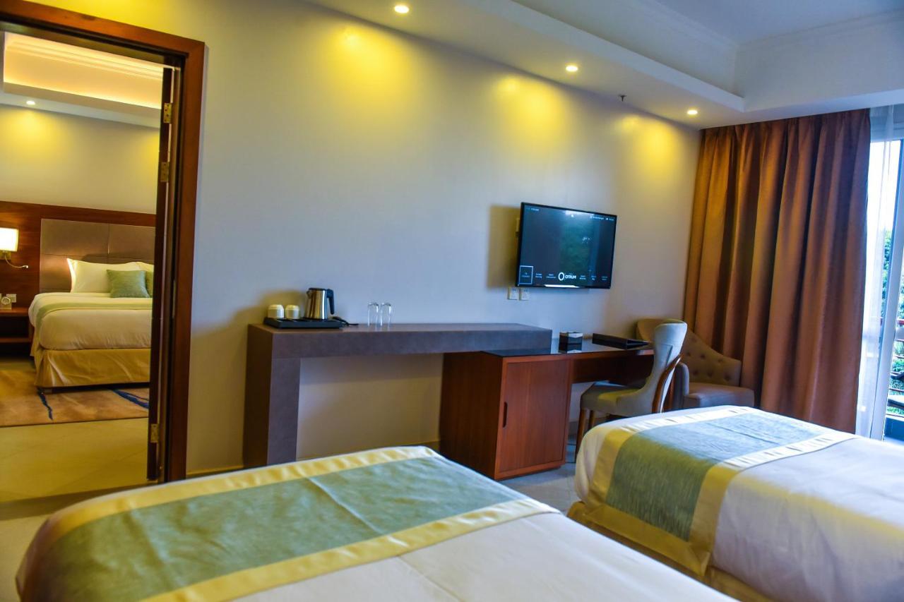 Admas Grand Hotel Entebbe Buitenkant foto