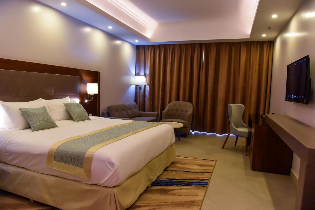 Admas Grand Hotel Entebbe Buitenkant foto