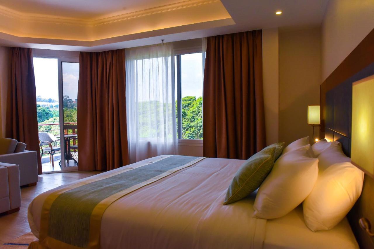 Admas Grand Hotel Entebbe Buitenkant foto